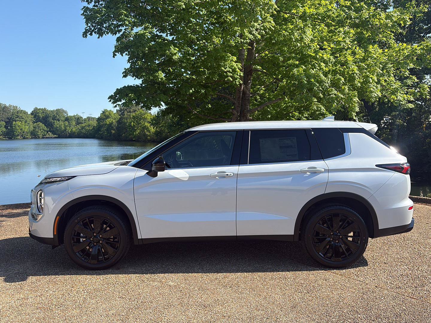 New 2026 Mitsubishi Outlander LE FWD image 10