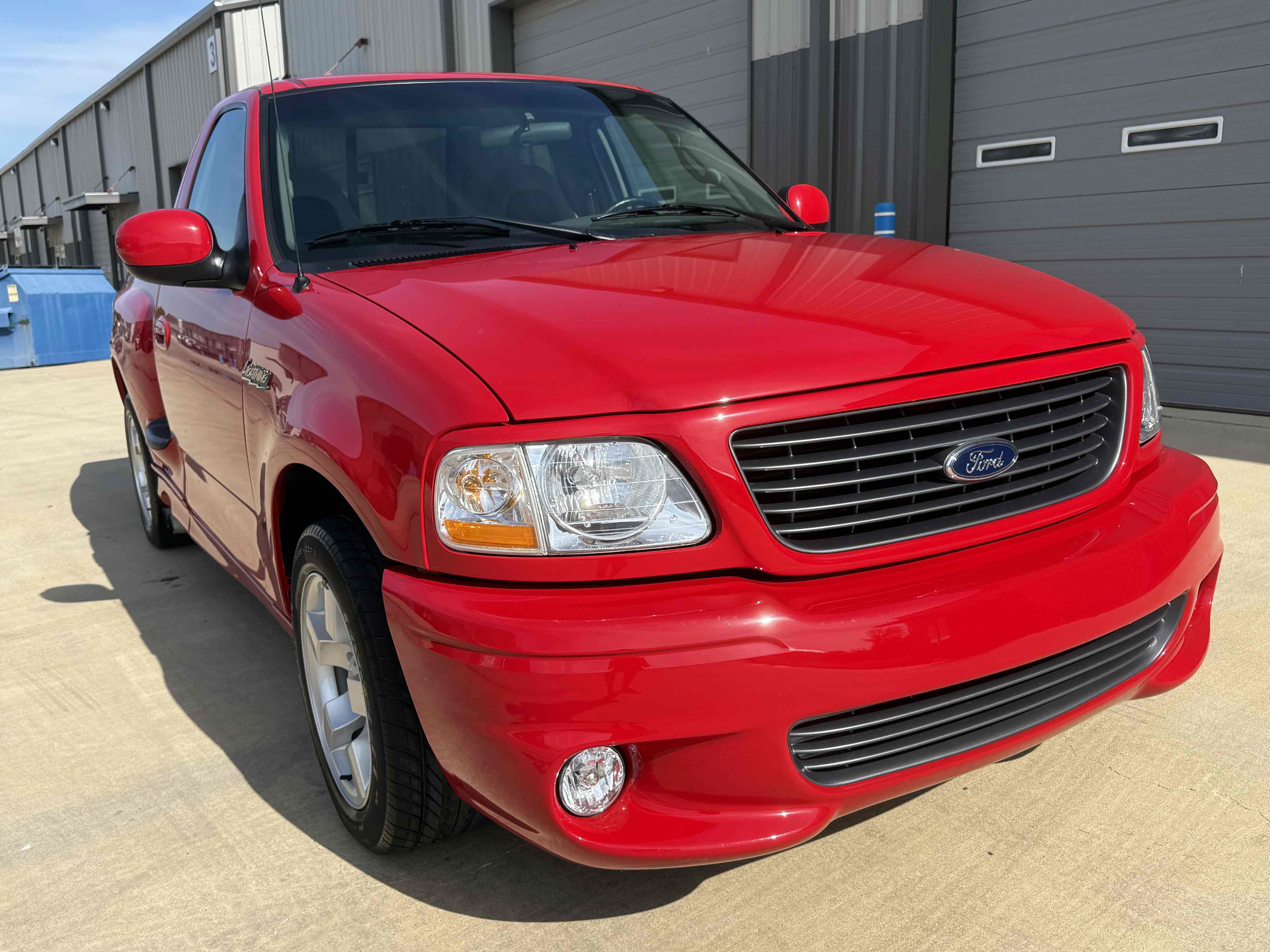 Used 2001 Ford F150 Lightning RWD image 18