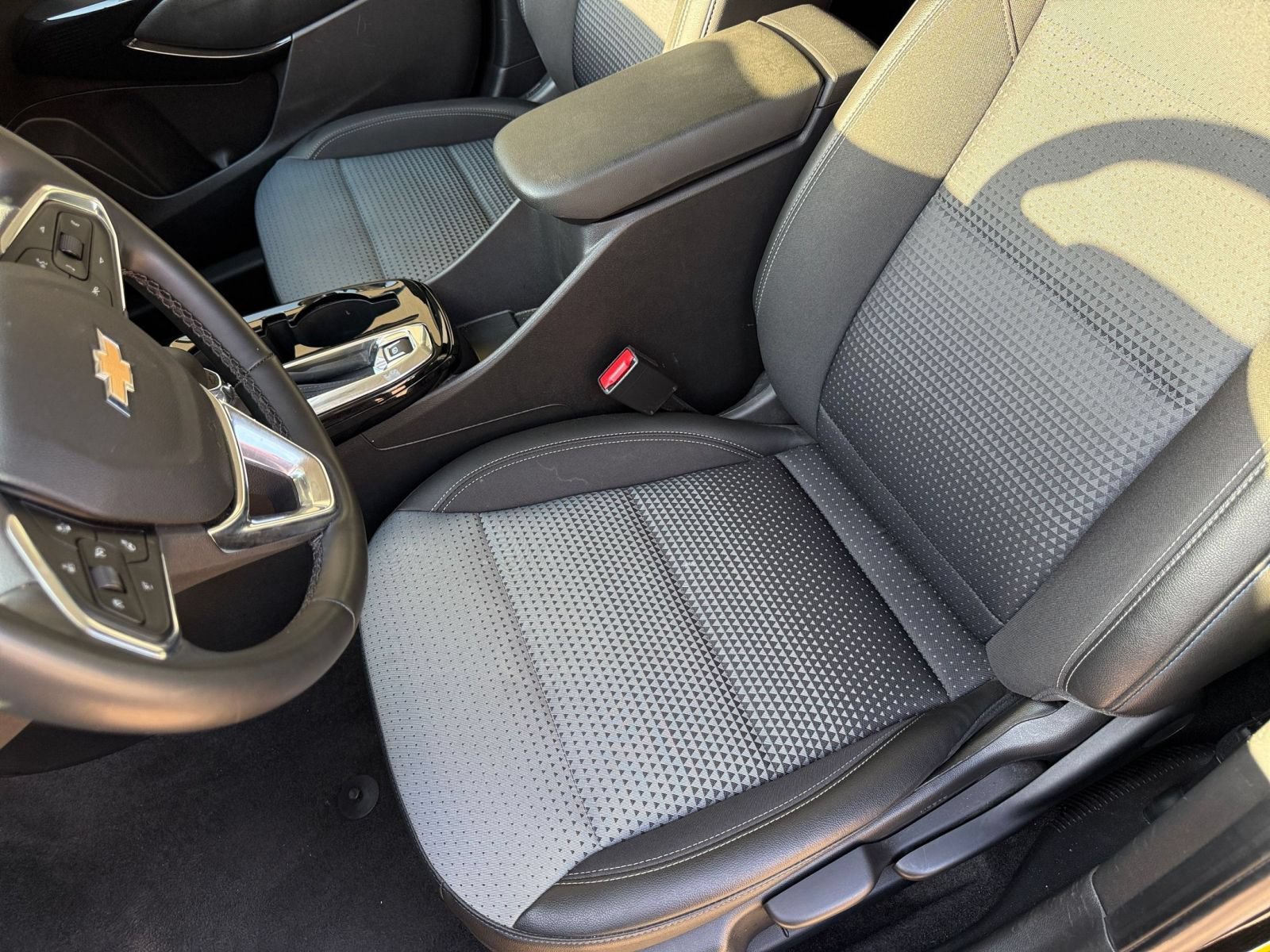 Used 2025 Chevrolet Trax LT w/ LT Convenience Package FWD image 36