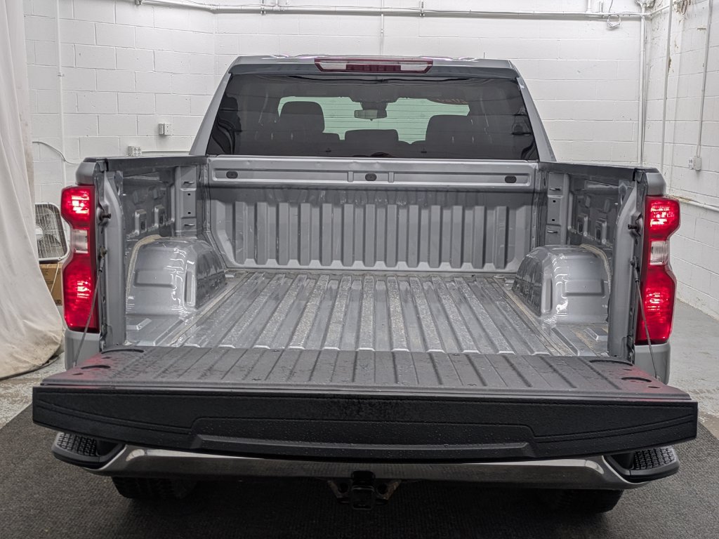 Used 2023 Chevrolet Silverado 1500 LT AWD/4WD image 17