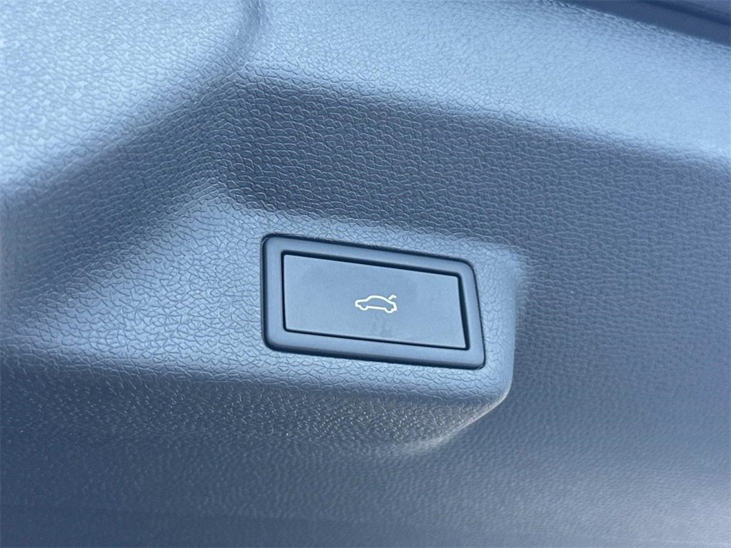 New 2025 Volkswagen ID. Buzz 1st Edition image 25