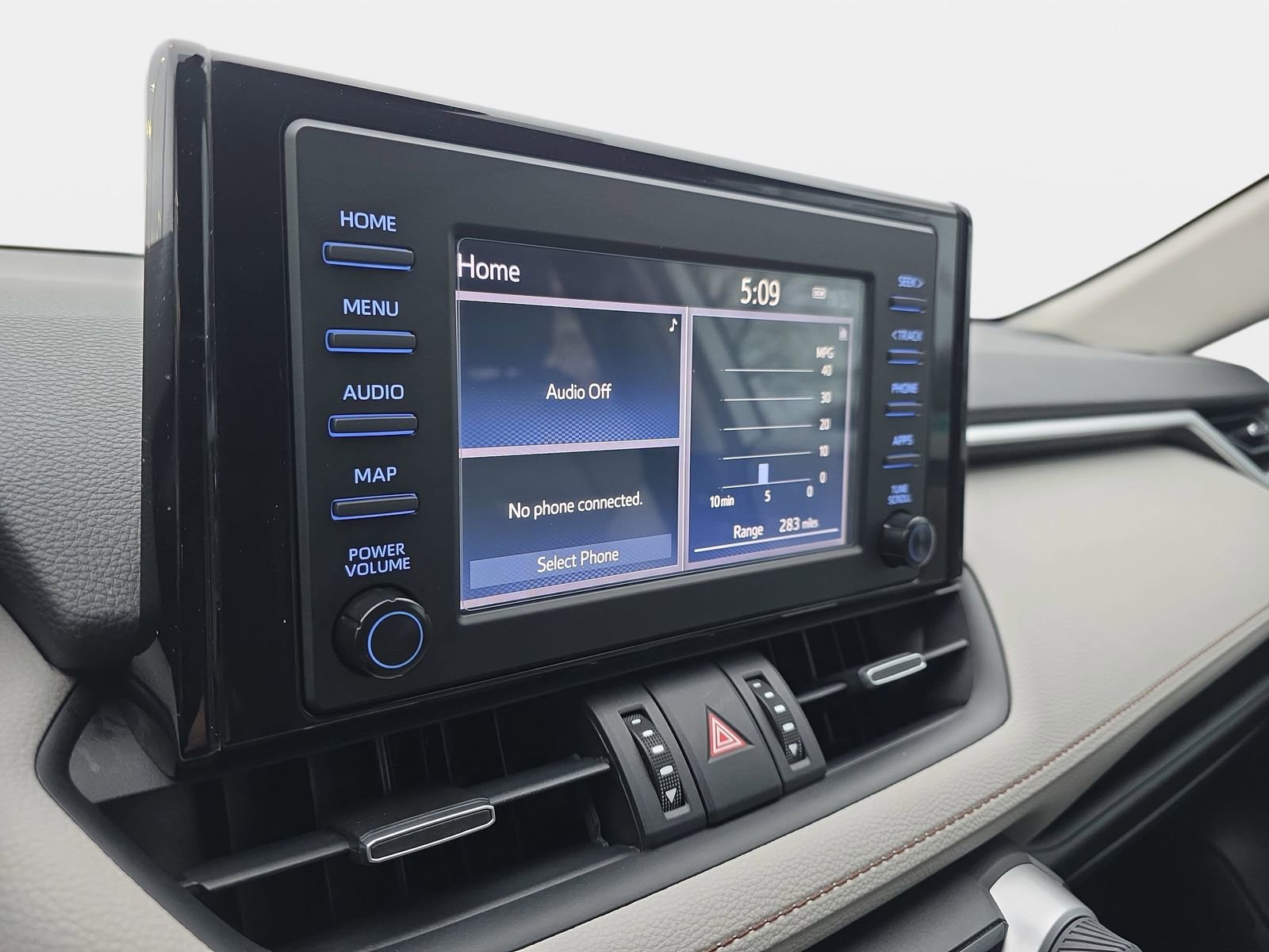 Used 2019 Toyota RAV4 XLE Premium image 21