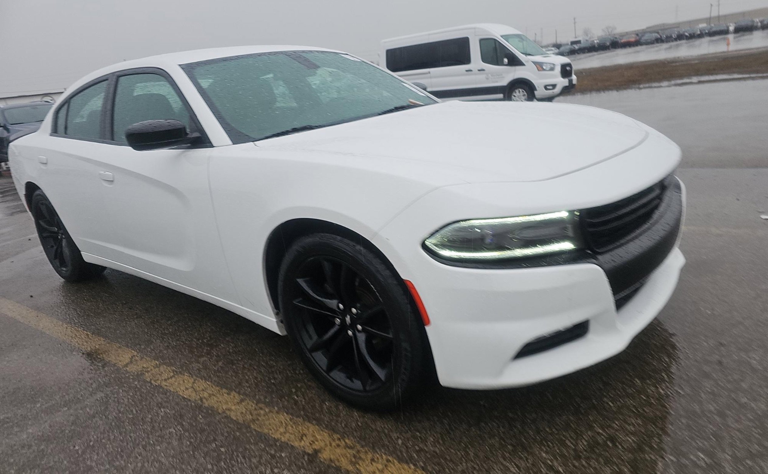 Used 2017 Dodge Charger SXT w/ Blacktop Package image 3