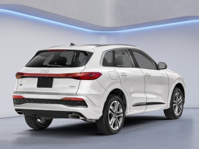 Certified 2025 Audi Q5 Premium image 2