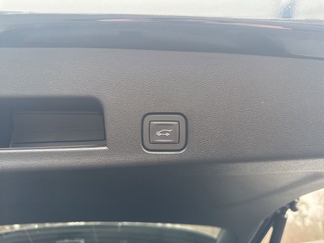 New 2026 Chevrolet Traverse RS w/ LPO, Floor Liner Package FWD image 18