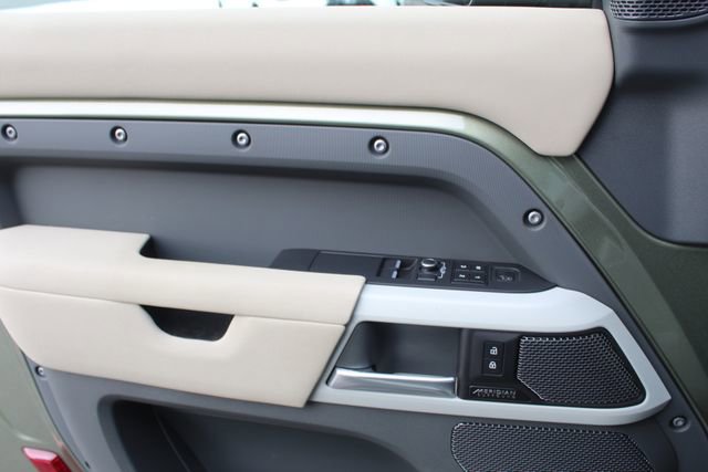Used 2023 Land Rover Defender 90 X-Dynamic SE image 21