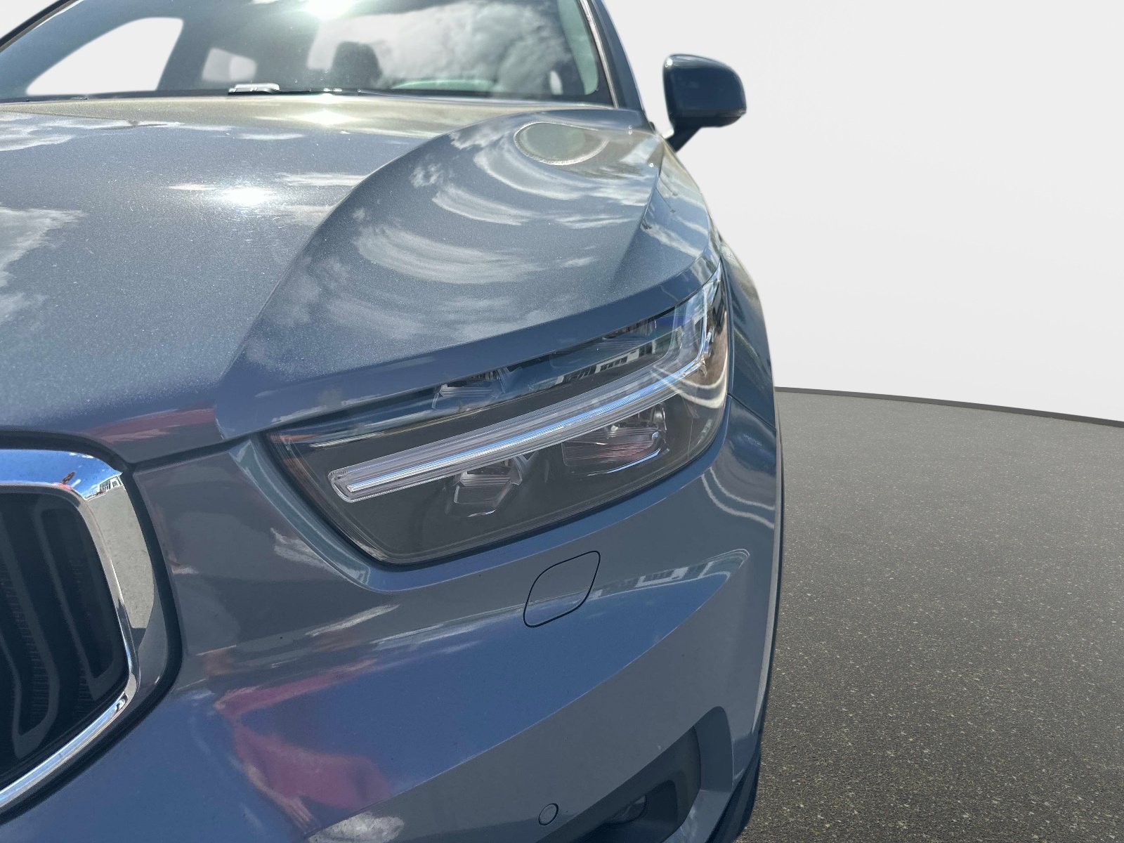 Used 2021 Volvo XC40 T5 Momentum image 9