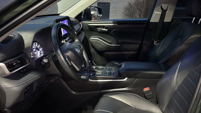 Used 2023 Toyota Highlander XLE w/ Protection Package #3 (TMS) image 24