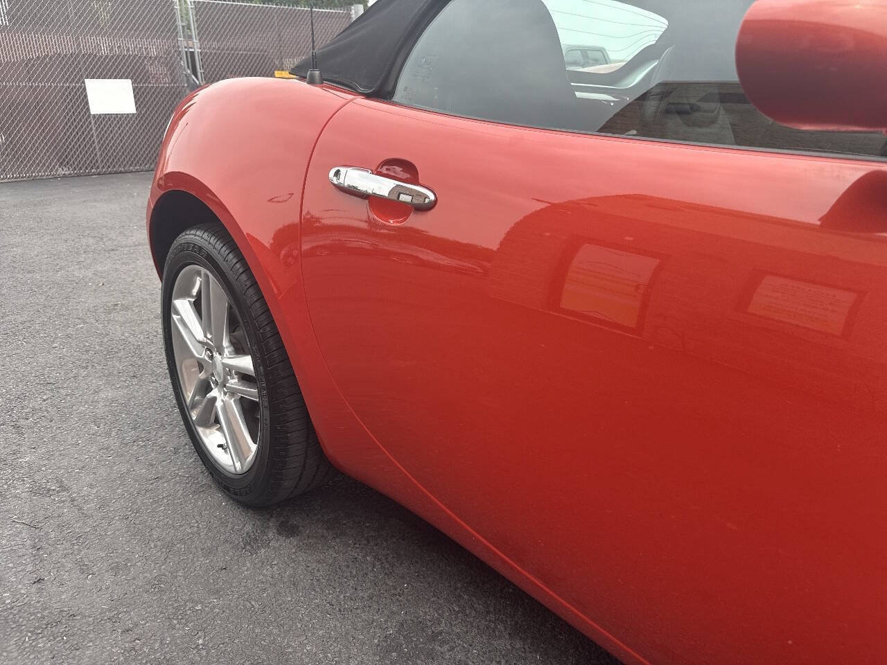 Used 2009 Pontiac Solstice Street Edition RWD image 11
