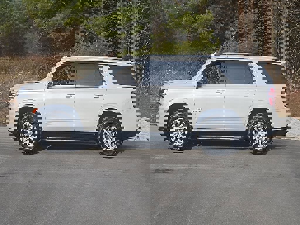 Used 2021 Chevrolet Tahoe LT w/ Luxury Package image 2