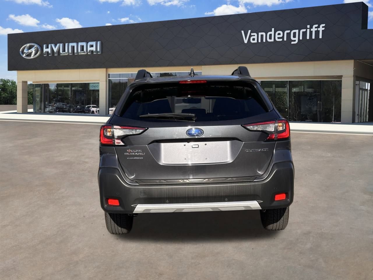 Used 2025 Subaru Outback Limited image 11