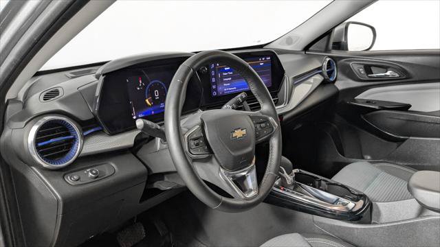 Used 2025 Chevrolet Trax LT w/ LT Convenience Package FWD image 24