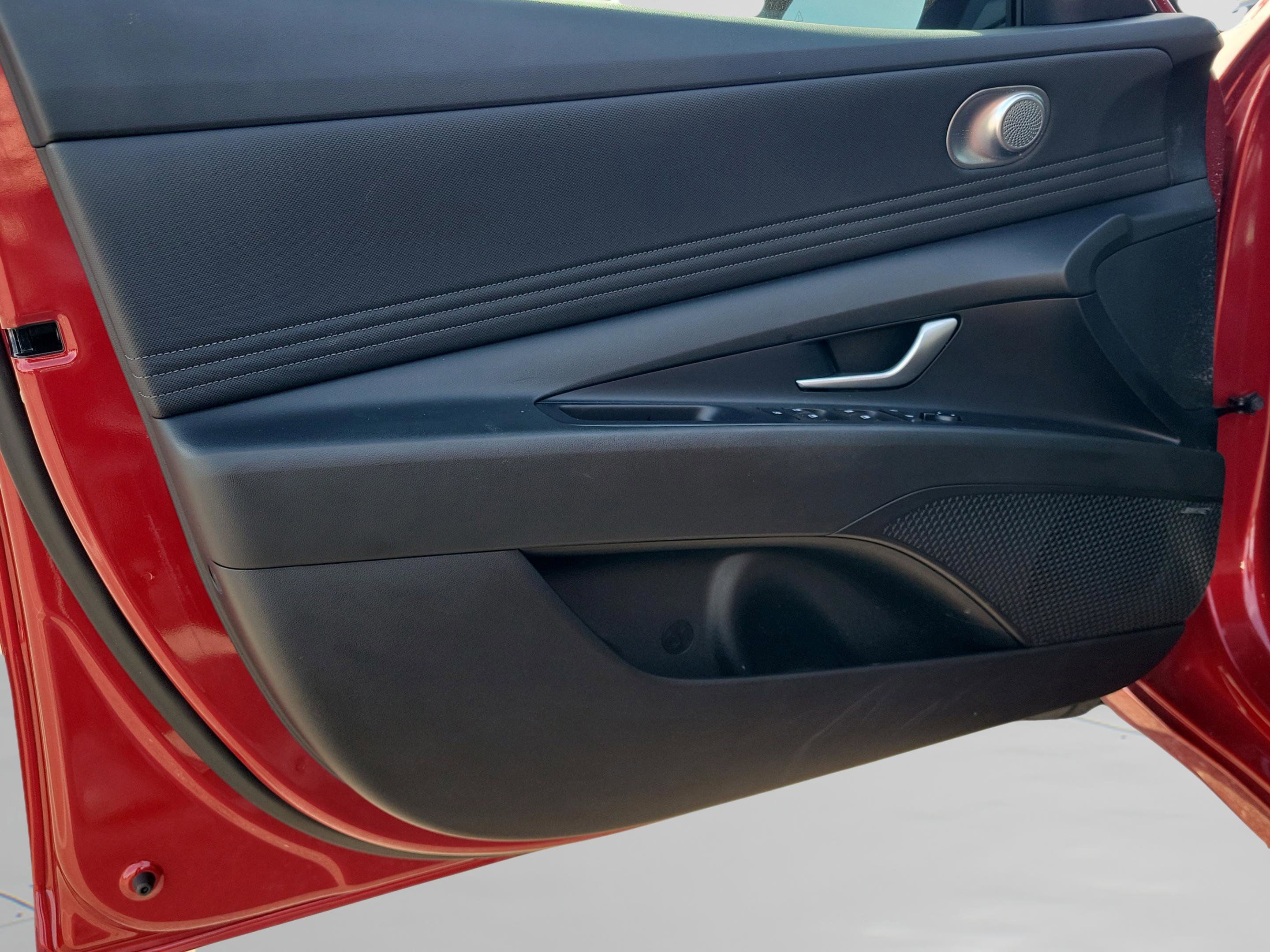 Certified 2024 Hyundai Elantra Limited image 28