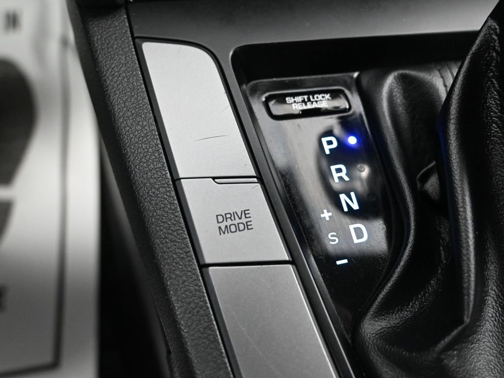 Used 2020 Hyundai Elantra SEL w/ Winter Weather Package image 24