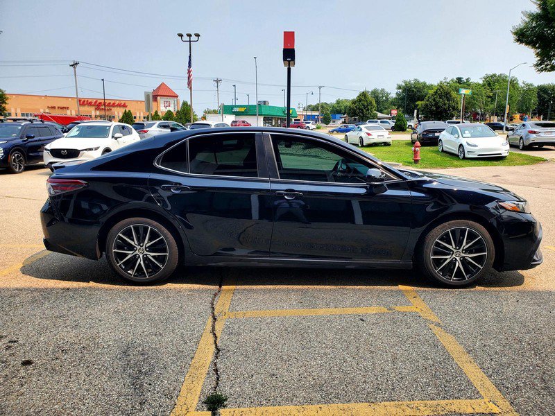 Used 2024 Toyota Camry SE FWD image 4