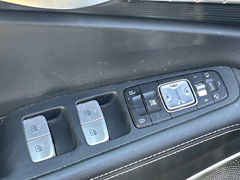 Used 2021 Genesis G90 3.3T Premium image 18