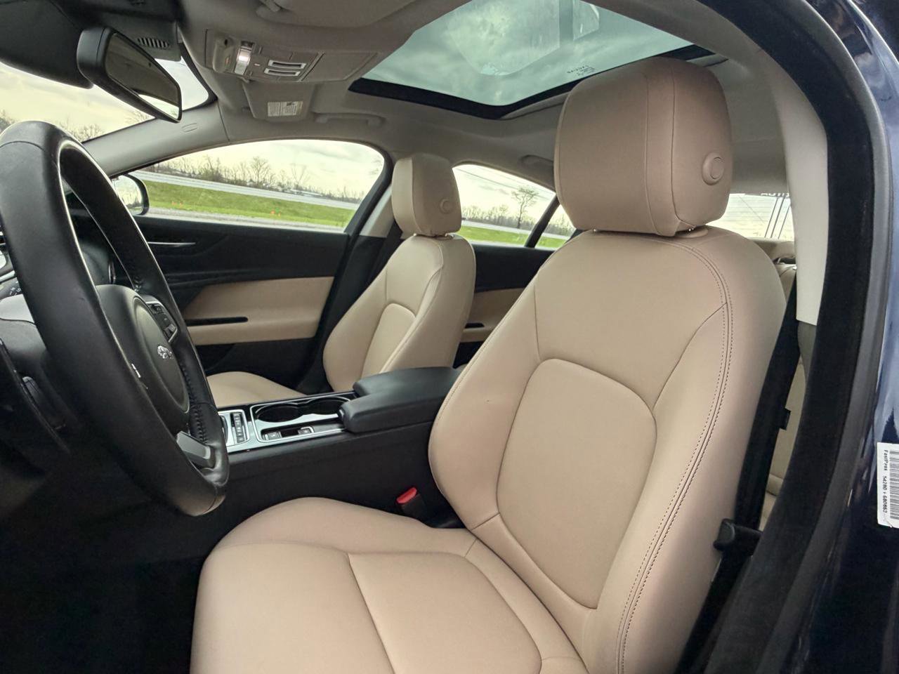 Used 2017 Jaguar XE Premium image 13