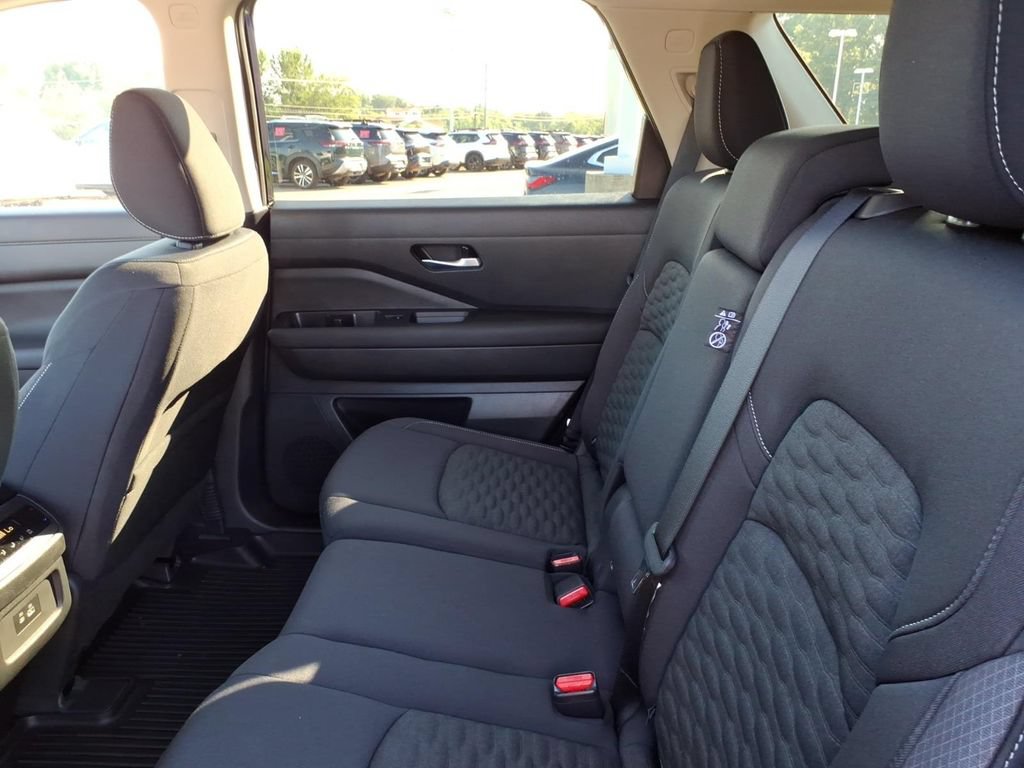 Certified 2022 Nissan Pathfinder S FWD image 5