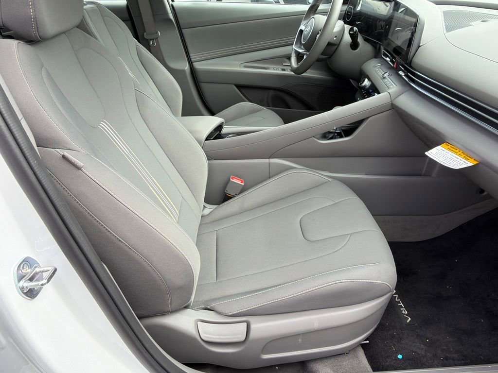Used 2025 Hyundai Elantra SEL image 14