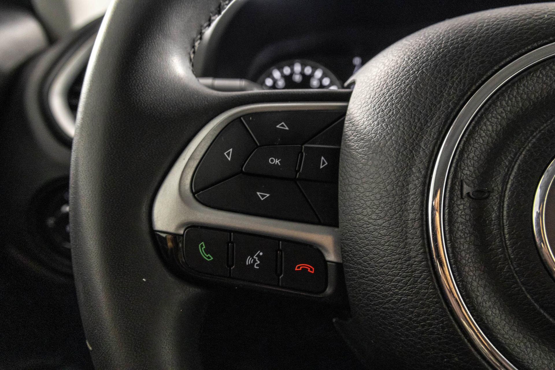 Used 2020 Jeep Renegade Latitude FWD image 23