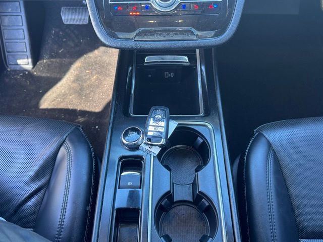 Used 2022 Lincoln Corsair Standard w/ Premium Package image 17