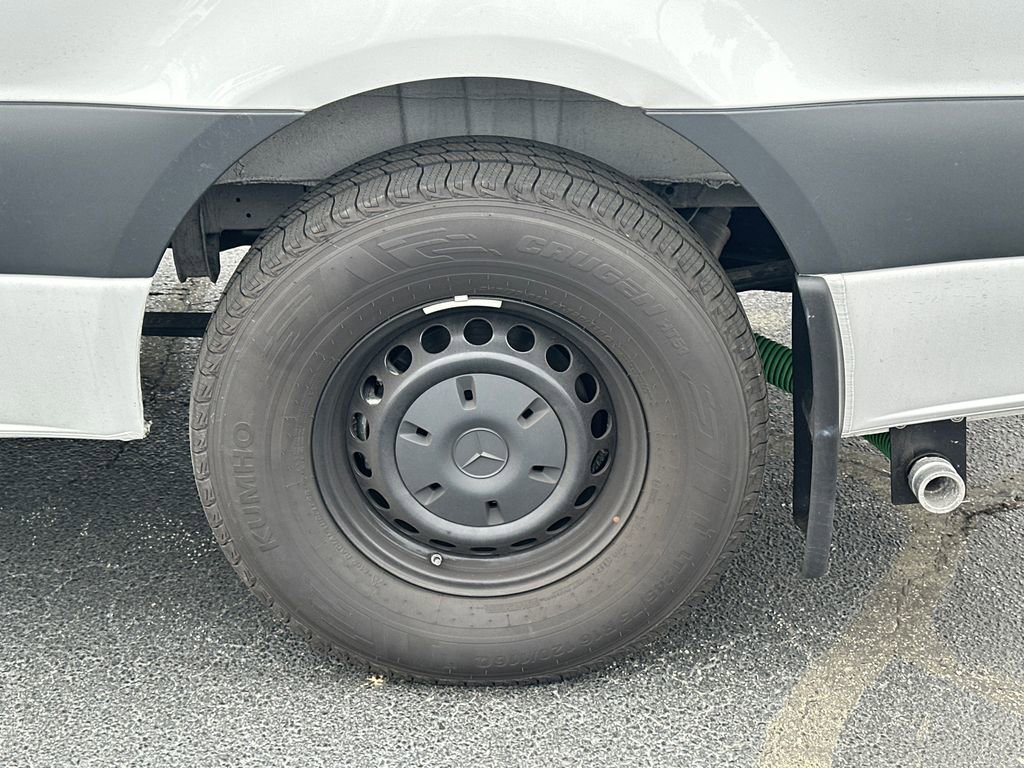 Used 2025 Mercedes-Benz Sprinter 2500 image 30