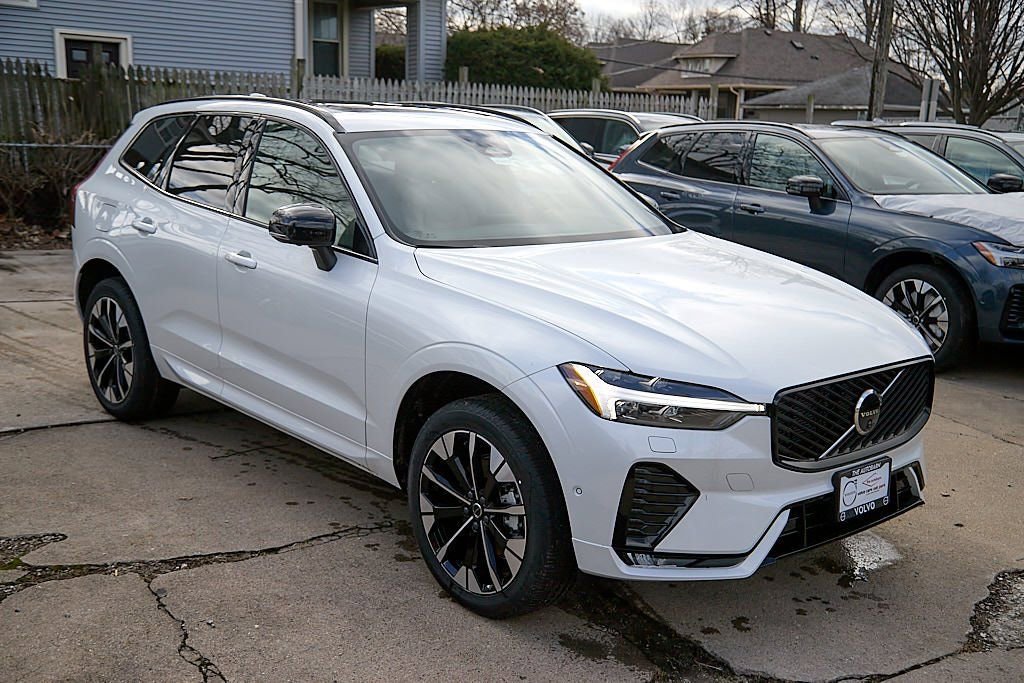 New 2026 Volvo XC60 B5 Plus w/ Protection Package Premier image 4