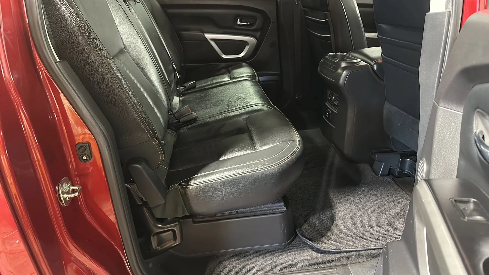 Used 2016 Nissan Titan SL AWD/4WD image 14
