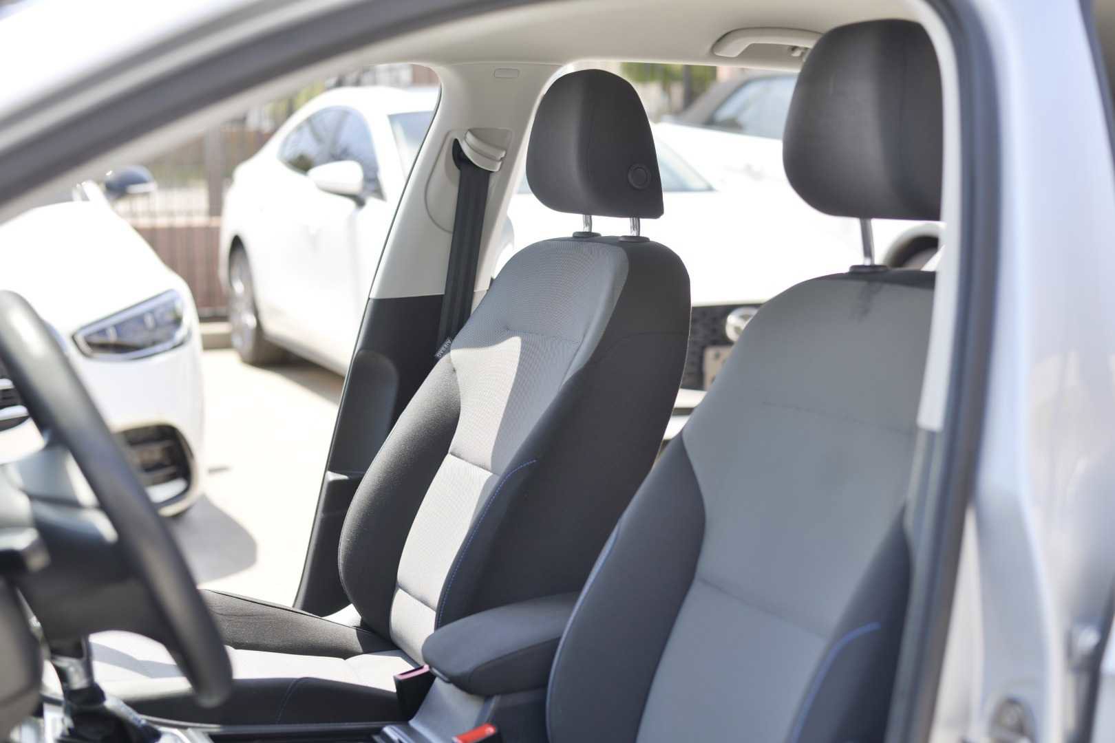 Used 2015 Volkswagen e-Golf SEL Premium image 15