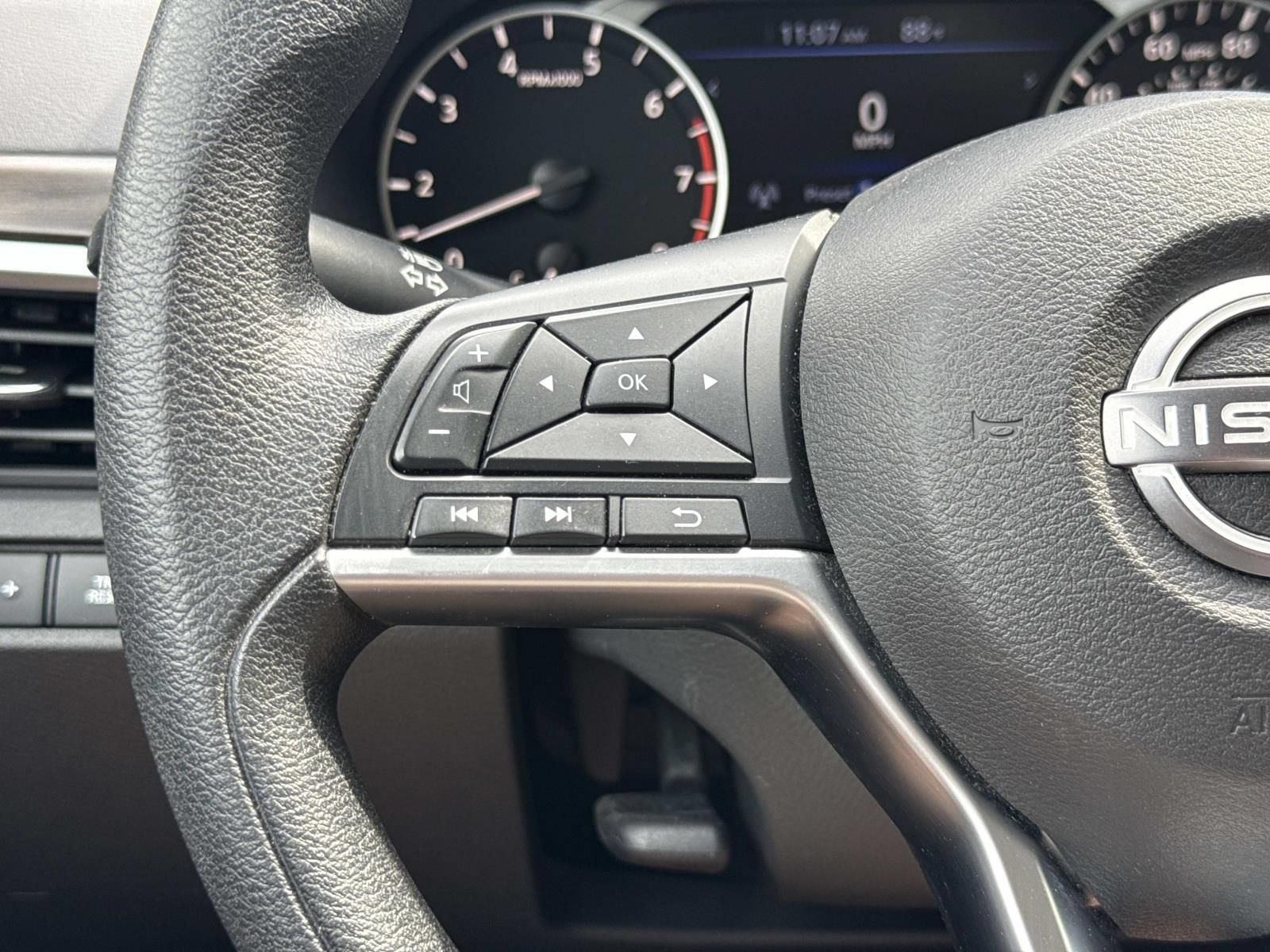 Used 2023 Nissan Altima 2.5 SV AWD/4WD image 15