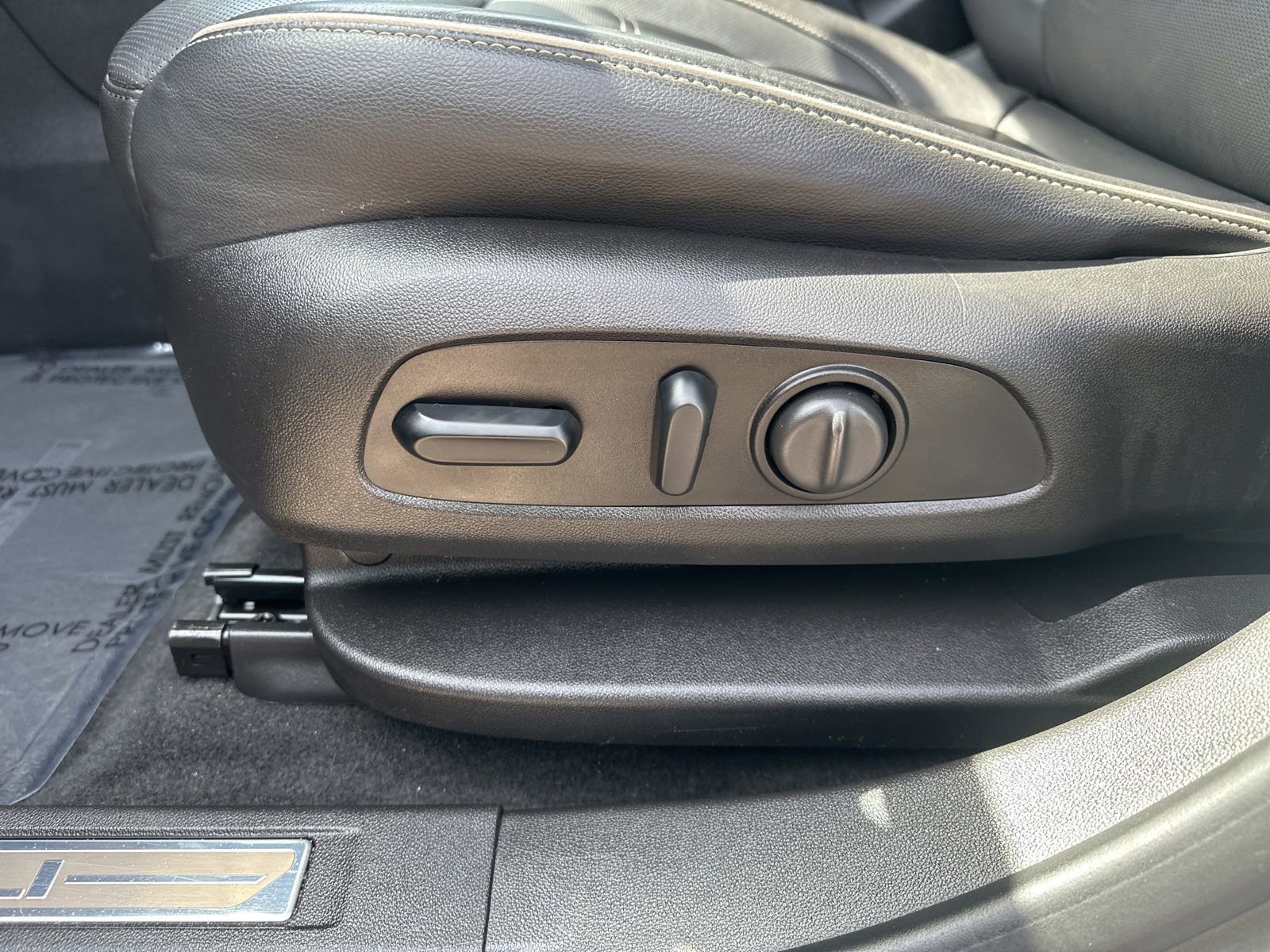 Used 2018 GMC Acadia Denali AWD/4WD image 14