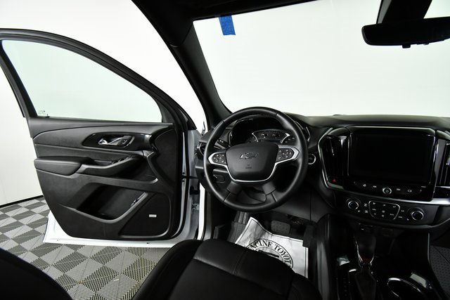 Used 2023 Chevrolet Traverse RS image 19