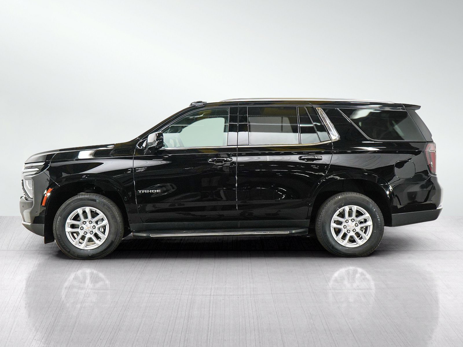 Used 2025 Chevrolet Tahoe LT AWD/4WD image 2