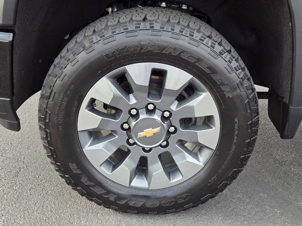 Used 2025 Chevrolet Silverado 2500 Custom w/ Custom Value Package image 9