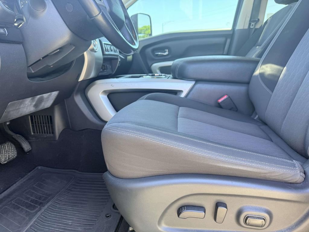 Used 2020 Nissan Titan SV w/ SV Convenience Package image 21
