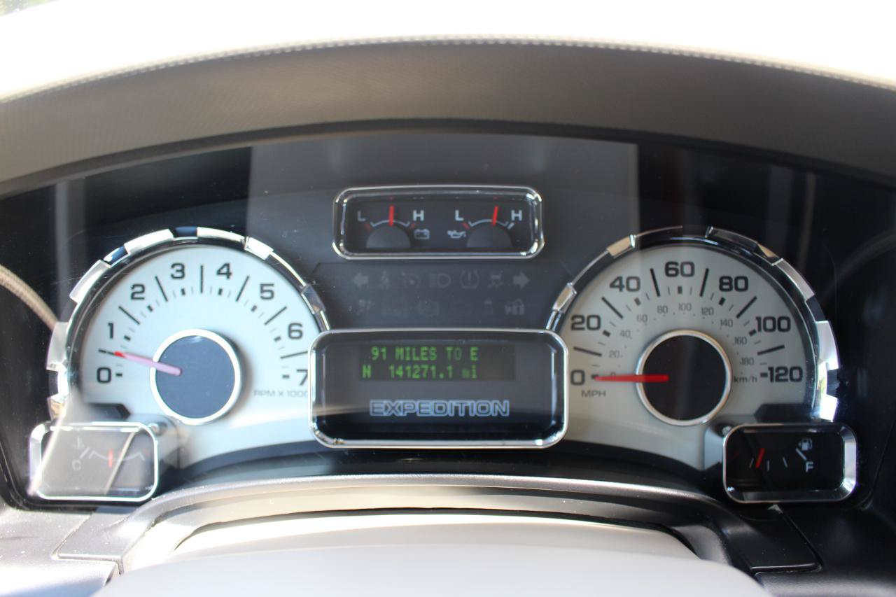 Used 2014 Ford Expedition Limited w/ Equipment Group 301A AWD/4WD image 22