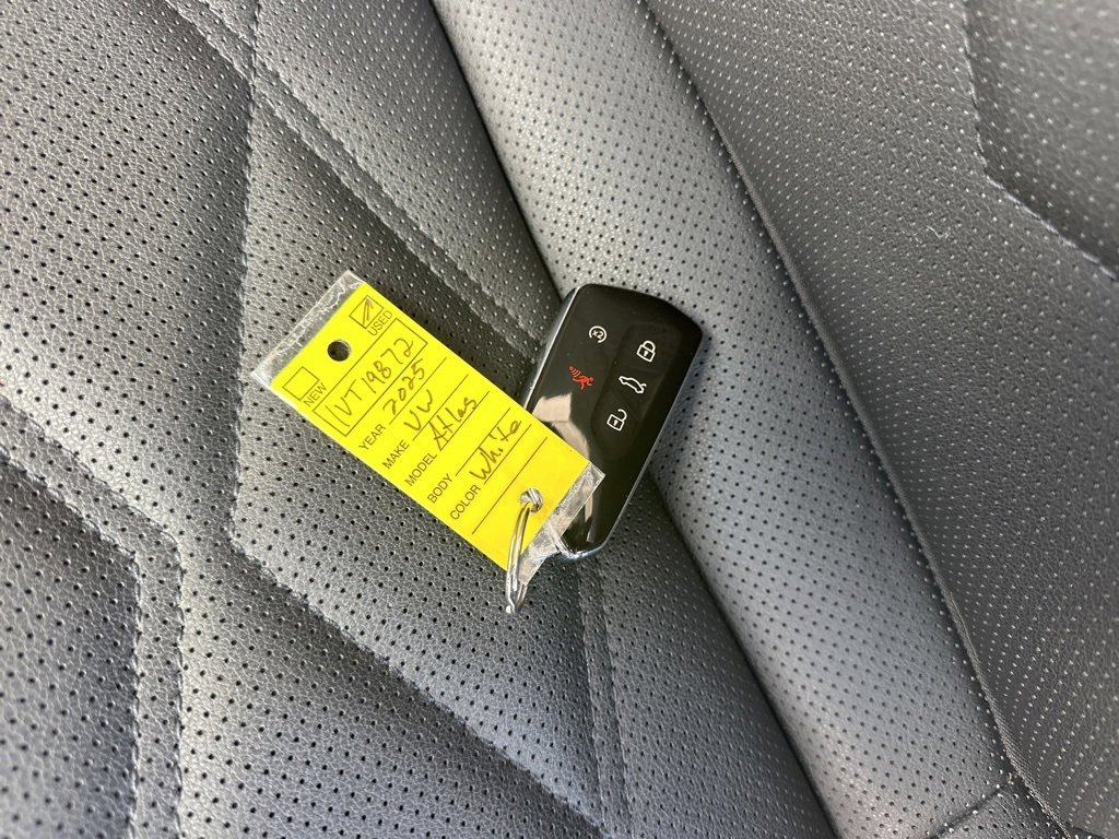 Used 2025 Volkswagen Atlas Cross Sport SE image 34