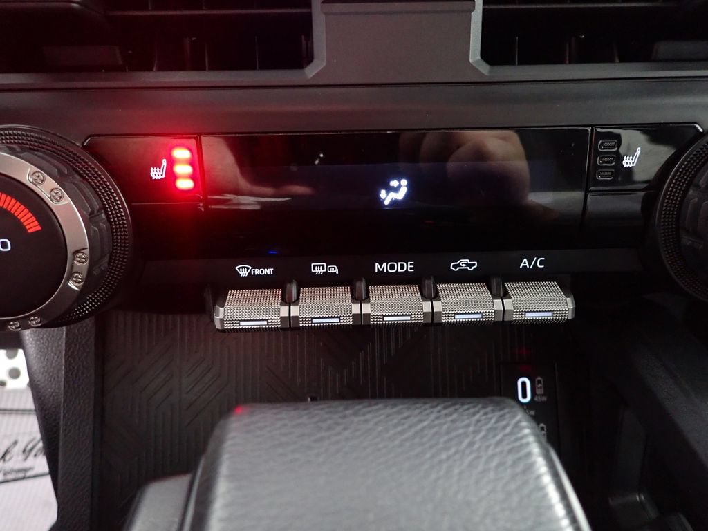 Used 2025 Toyota Tacoma TRD Sport AWD/4WD image 4