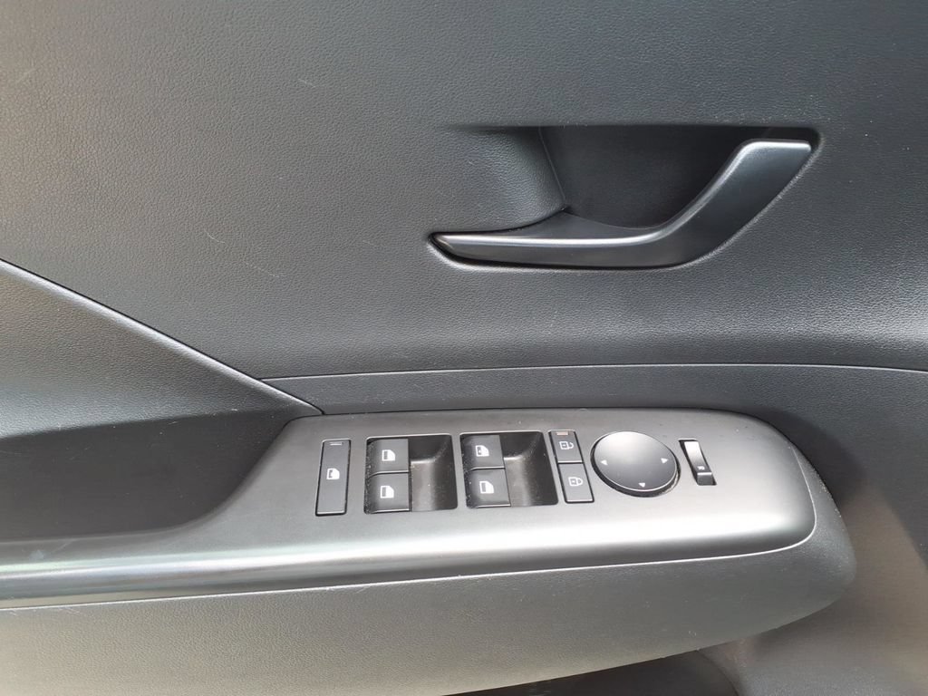 Used 2024 Hyundai Kona SEL AWD/4WD image 11