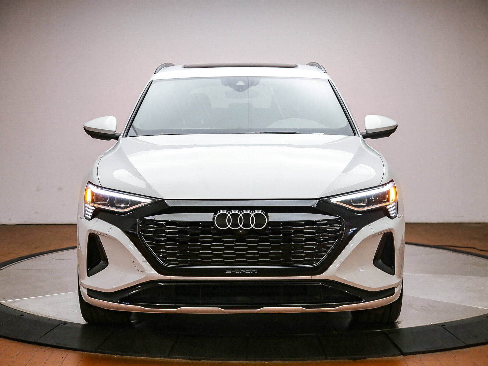 Certified 2024 Audi Q8 e-tron Premium Plus AWD/4WD image 2