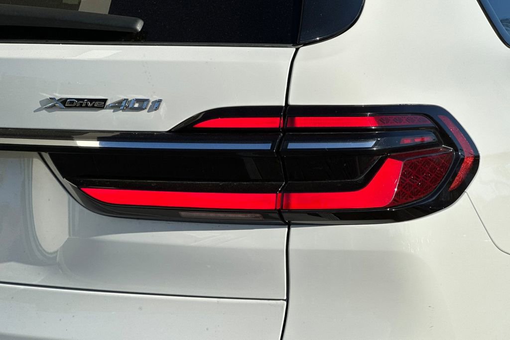 Used 2023 BMW X7 xDrive40i w/ M Sport Package image 33