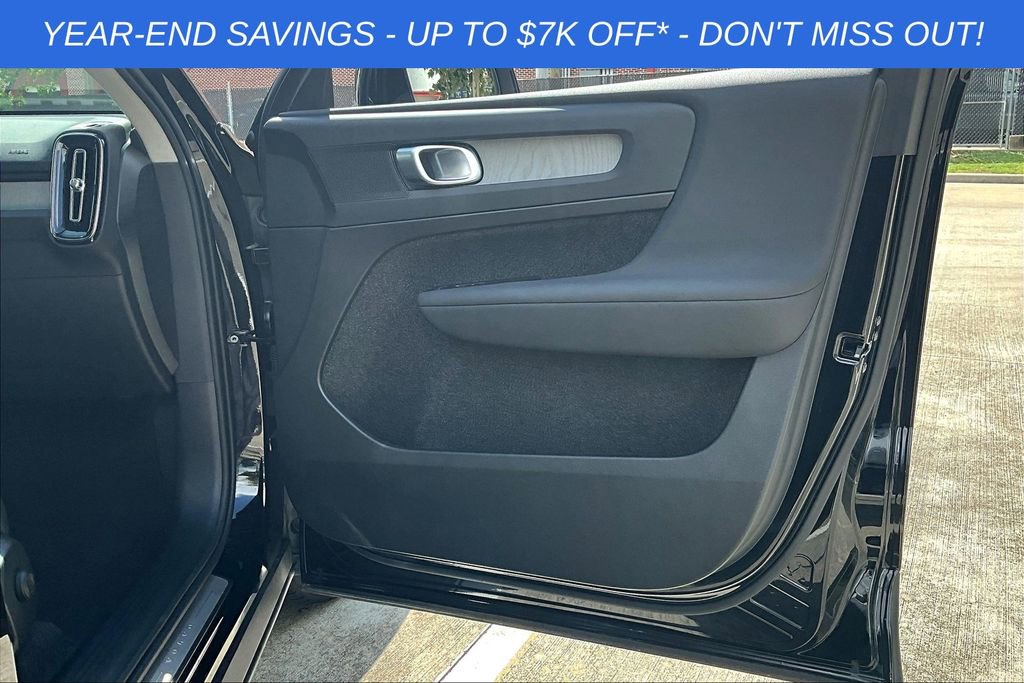 Used 2025 Volvo XC40 B5 Core w/ Protection Package Premier image 14