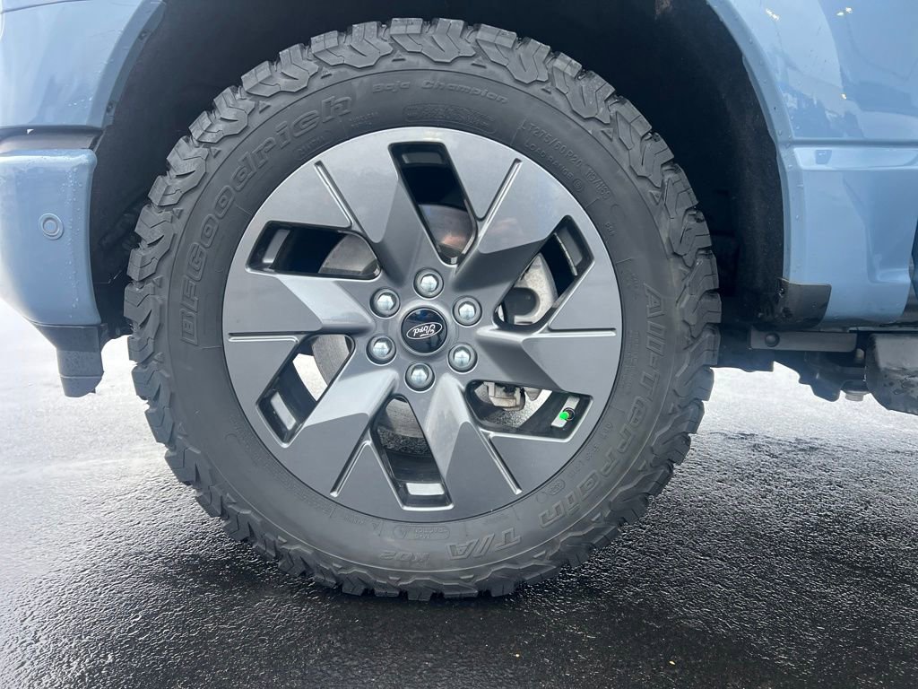 Used 2023 Ford F150 Lightning Lariat w/ Equipment Group 511A High image 29