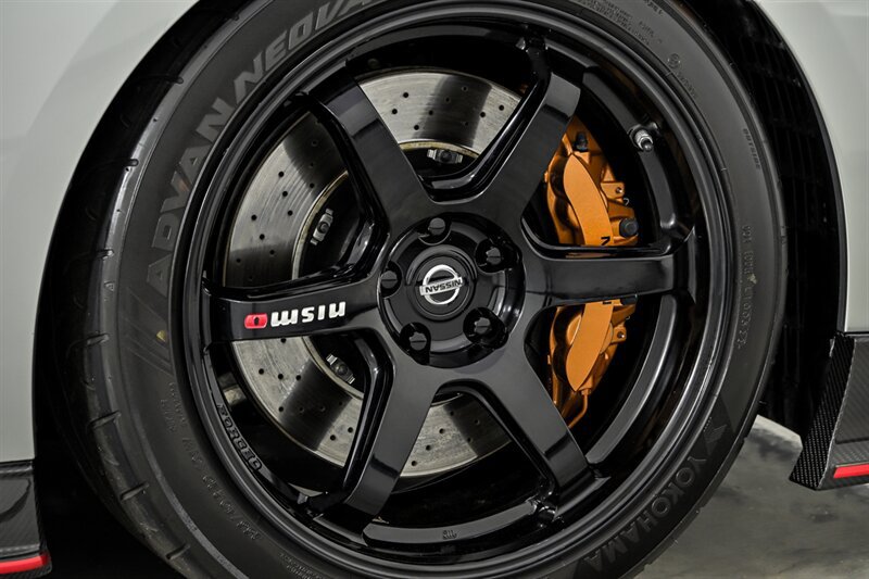 Used 2017 Nissan GT-R NISMO AWD/4WD image 29