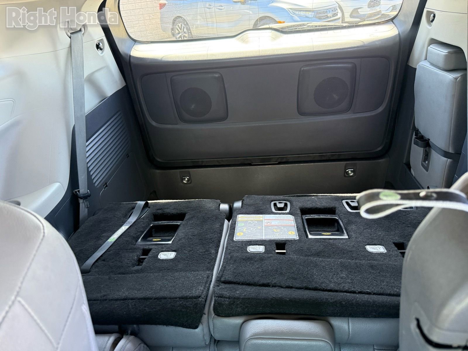 Used 2024 Toyota Sienna XLE FWD image 27