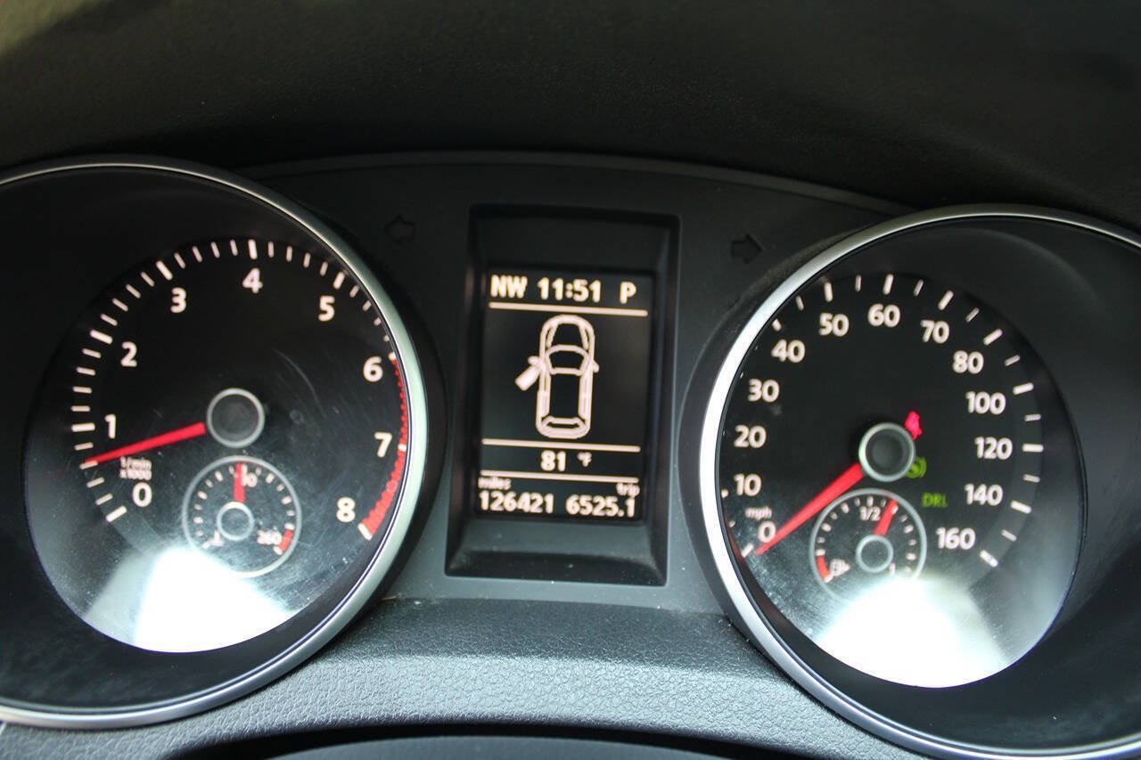 Used 2011 Volkswagen Golf 4-Door FWD image 20