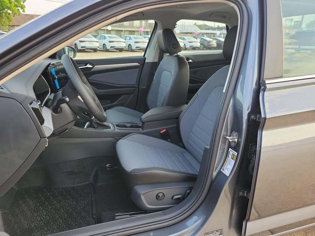 New 2026 Volkswagen Jetta SE FWD image 8