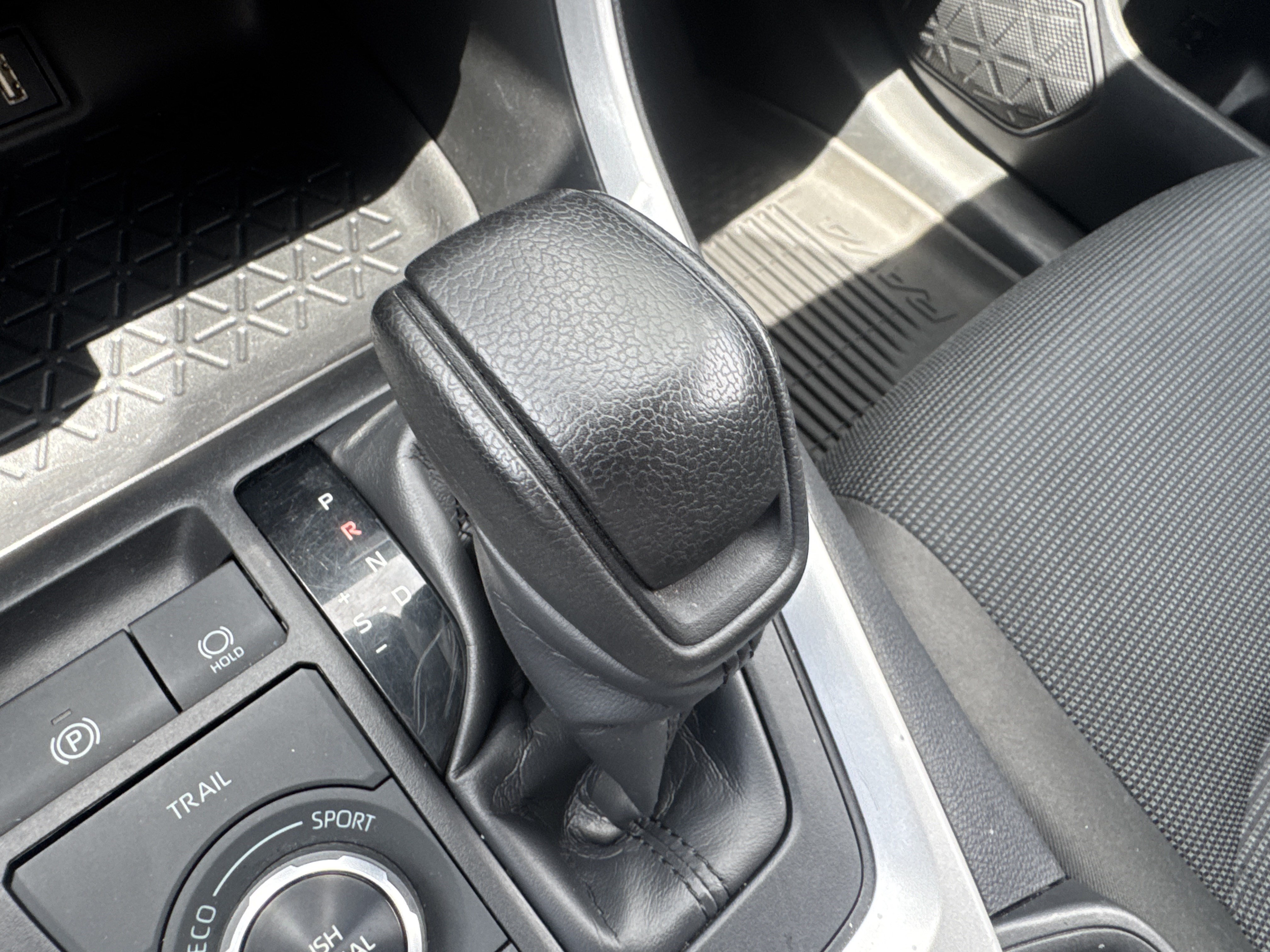 Certified 2024 Toyota RAV4 LE AWD/4WD image 38