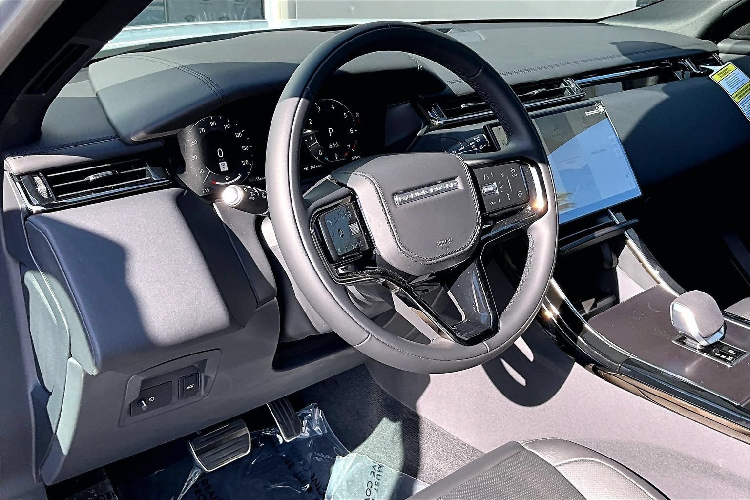 New 2026 Land Rover Range Rover Velar Dynamic SE AWD/4WD image 6