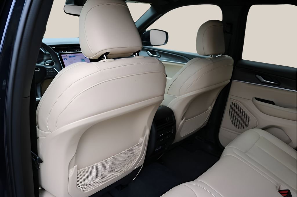 Used 2023 Jeep Grand Cherokee Limited RWD image 15